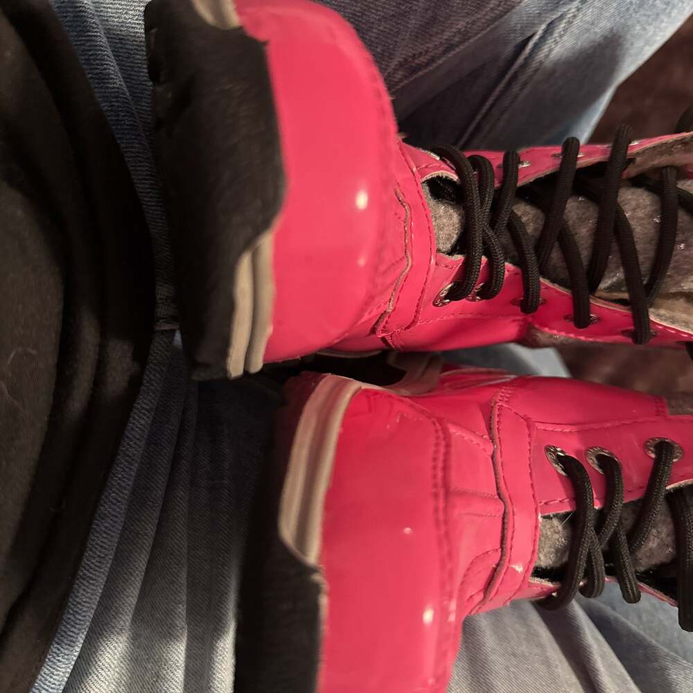 UGG - Picture 5 of 8